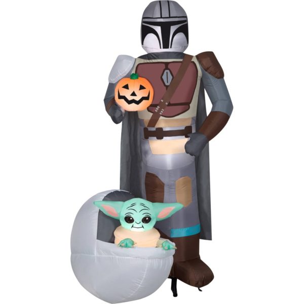 Mandalorian & Child With Pumpkin Scene, Star Wars